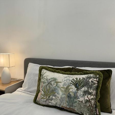 Holiday Home 2Br L 2Ba With Patio-Sleep 6 Londra Exterior foto
