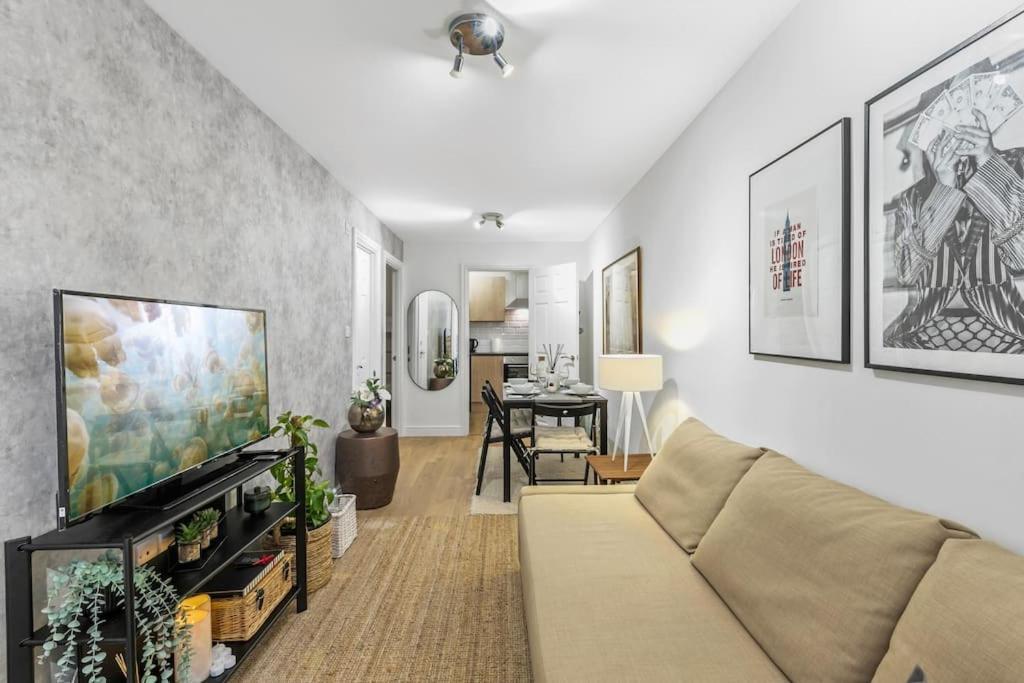 Holiday Home 2Br L 2Ba With Patio-Sleep 6 Londra Exterior foto