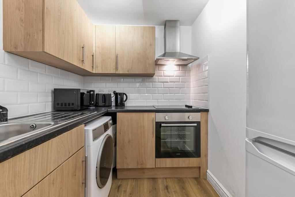 Holiday Home 2Br L 2Ba With Patio-Sleep 6 Londra Exterior foto
