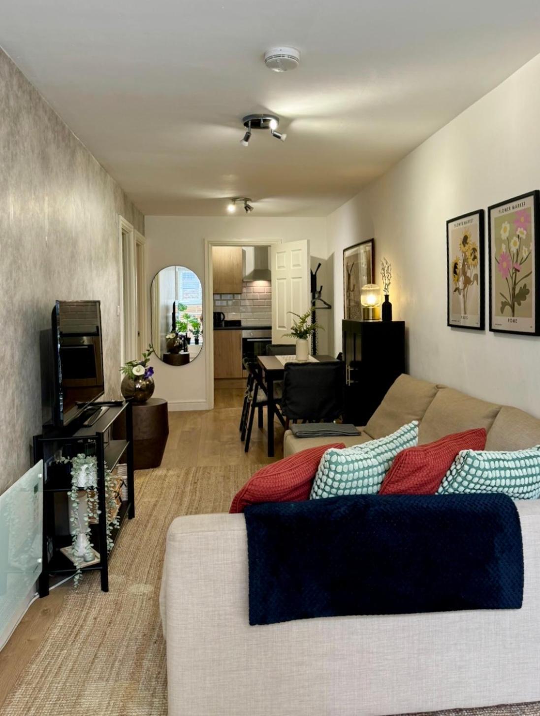 Holiday Home 2Br L 2Ba With Patio-Sleep 6 Londra Exterior foto