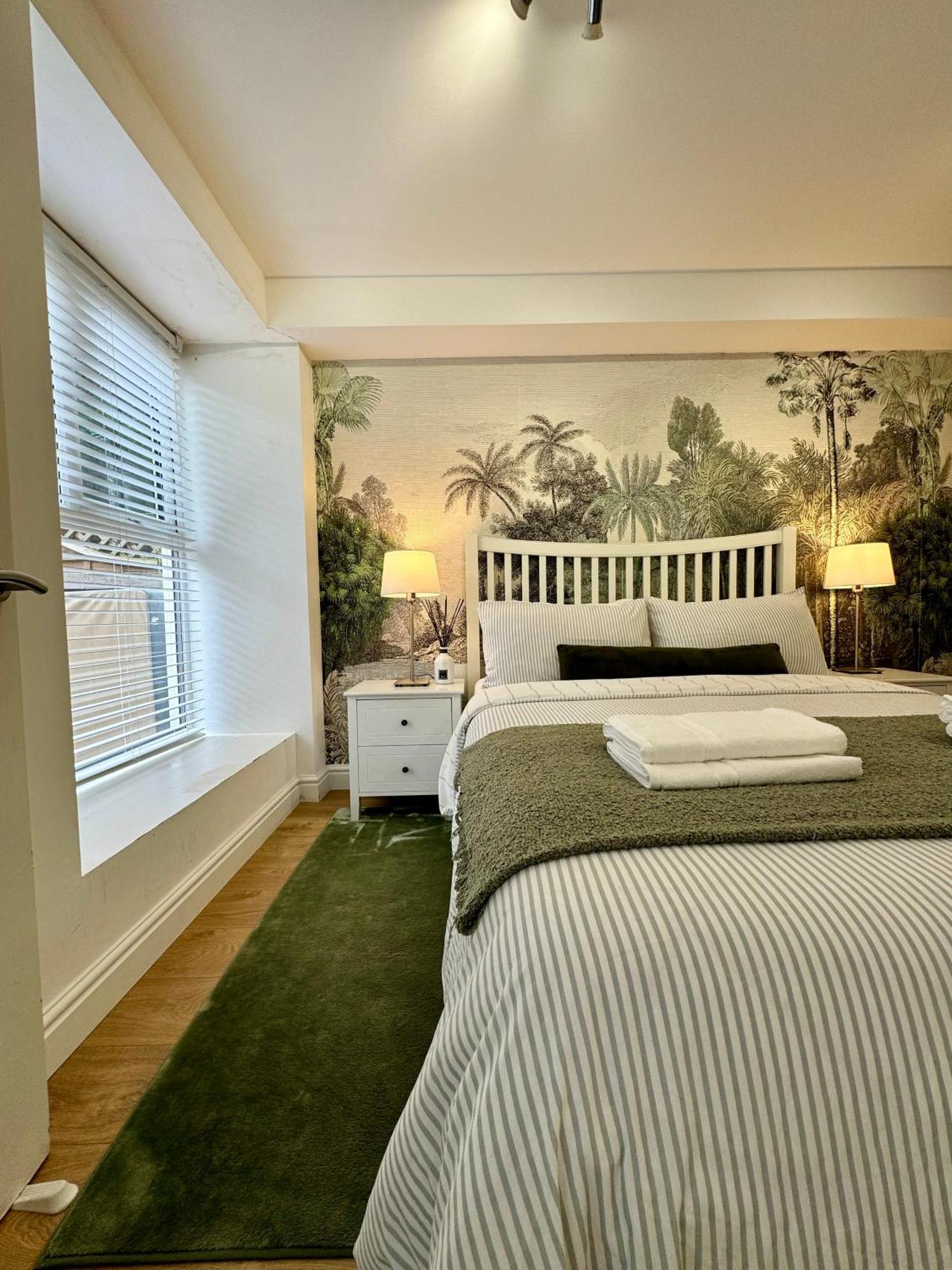 Holiday Home 2Br L 2Ba With Patio-Sleep 6 Londra Exterior foto