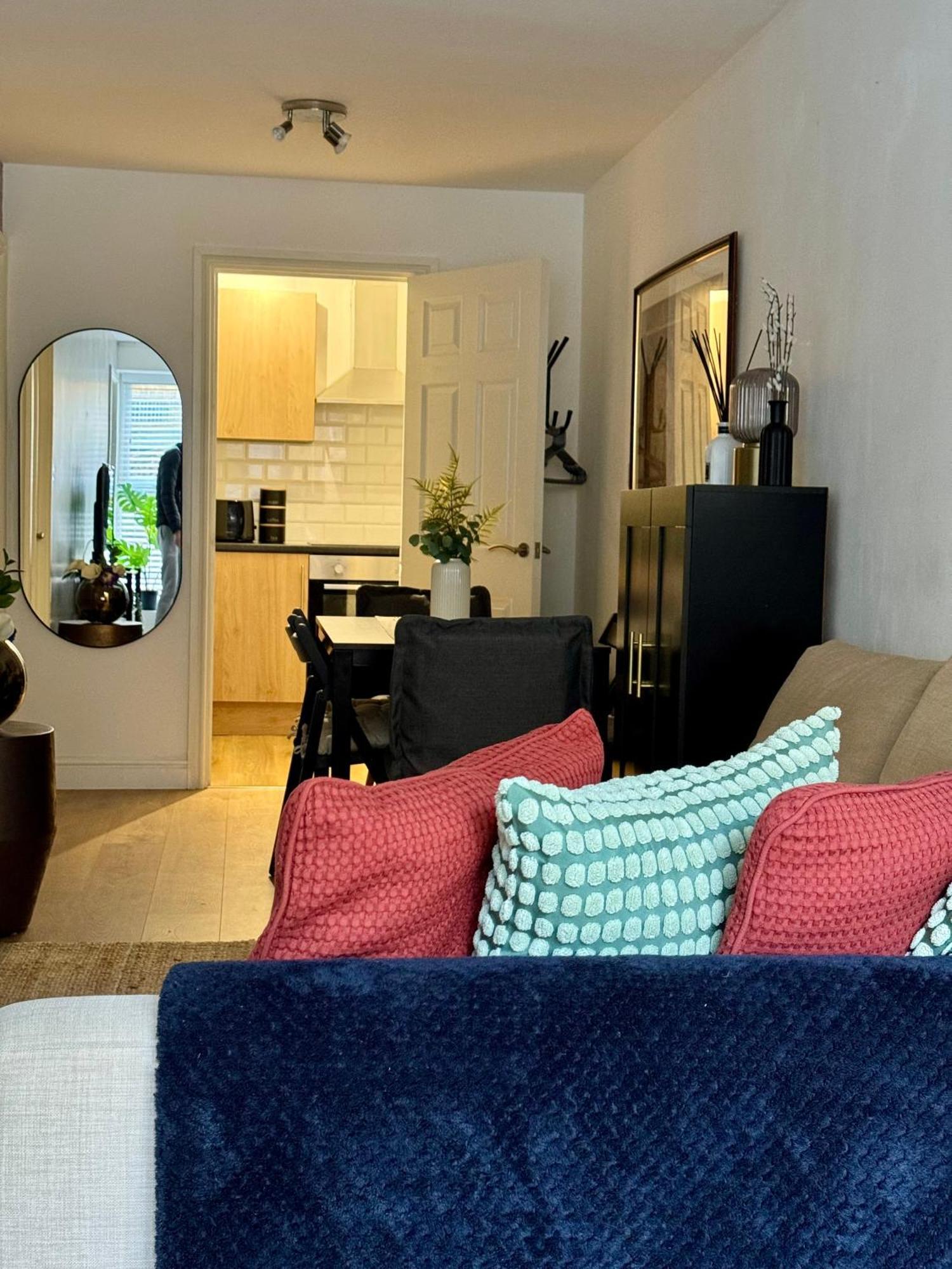 Holiday Home 2Br L 2Ba With Patio-Sleep 6 Londra Exterior foto