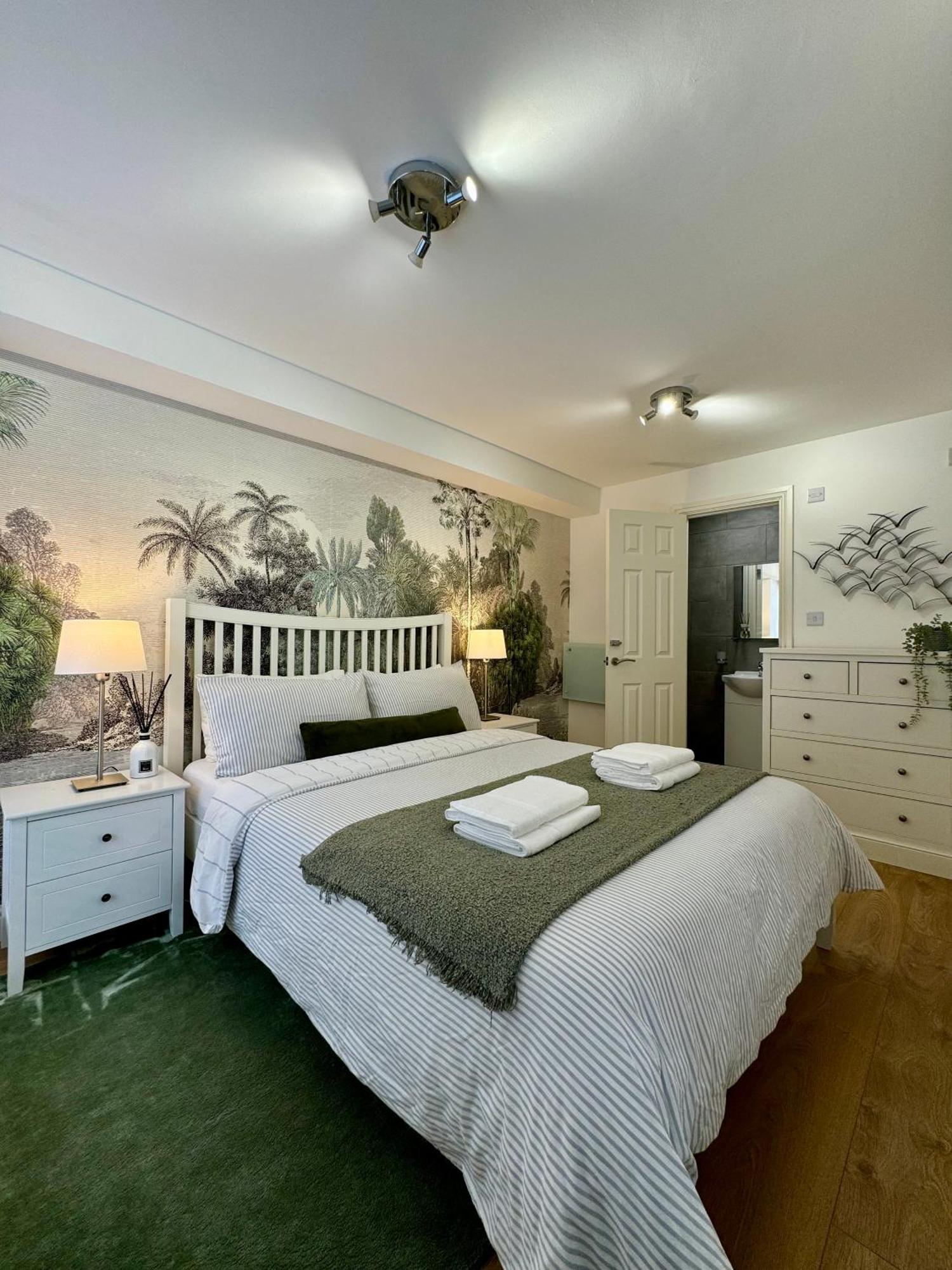 Holiday Home 2Br L 2Ba With Patio-Sleep 6 Londra Exterior foto