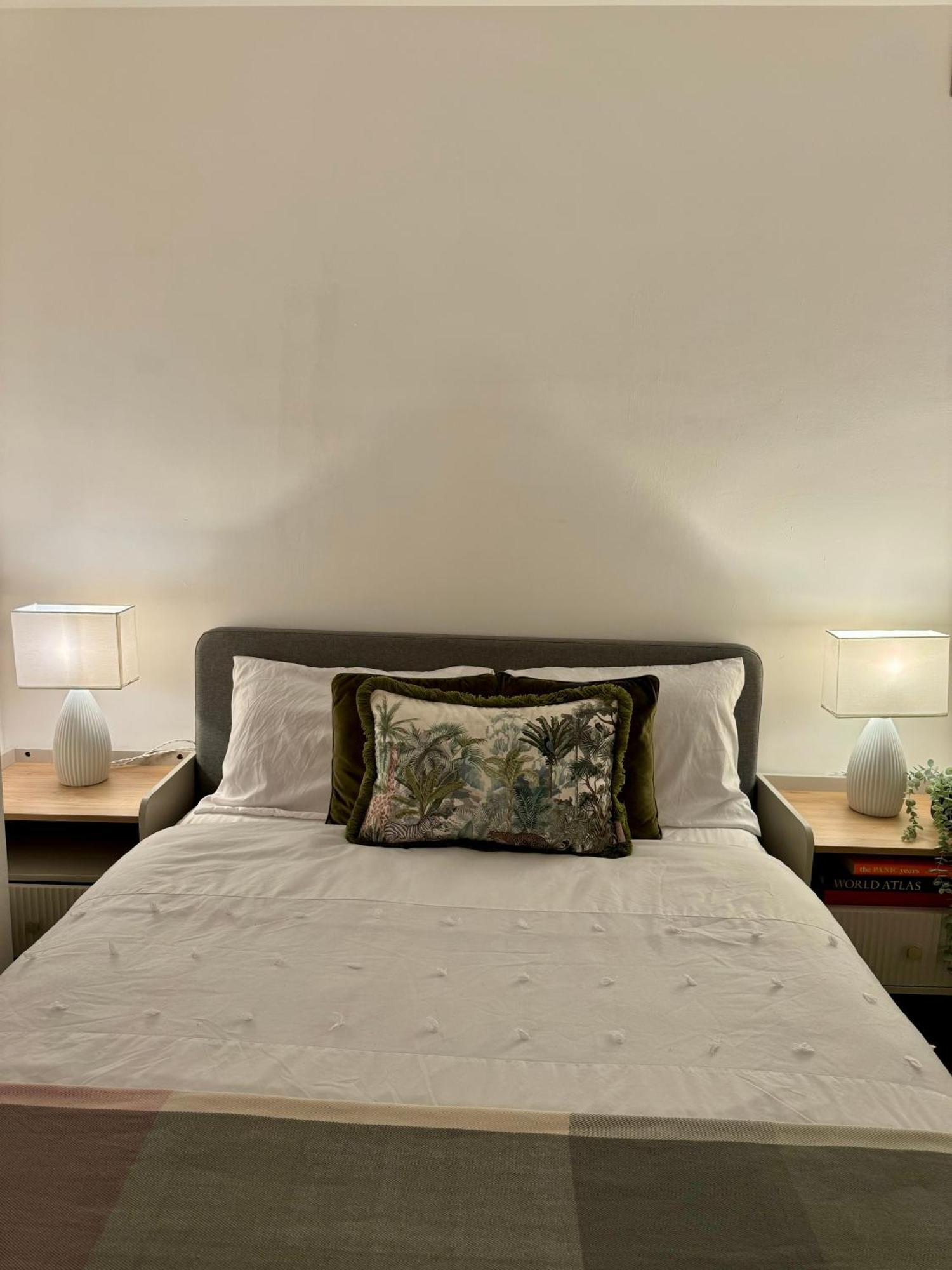 Holiday Home 2Br L 2Ba With Patio-Sleep 6 Londra Exterior foto
