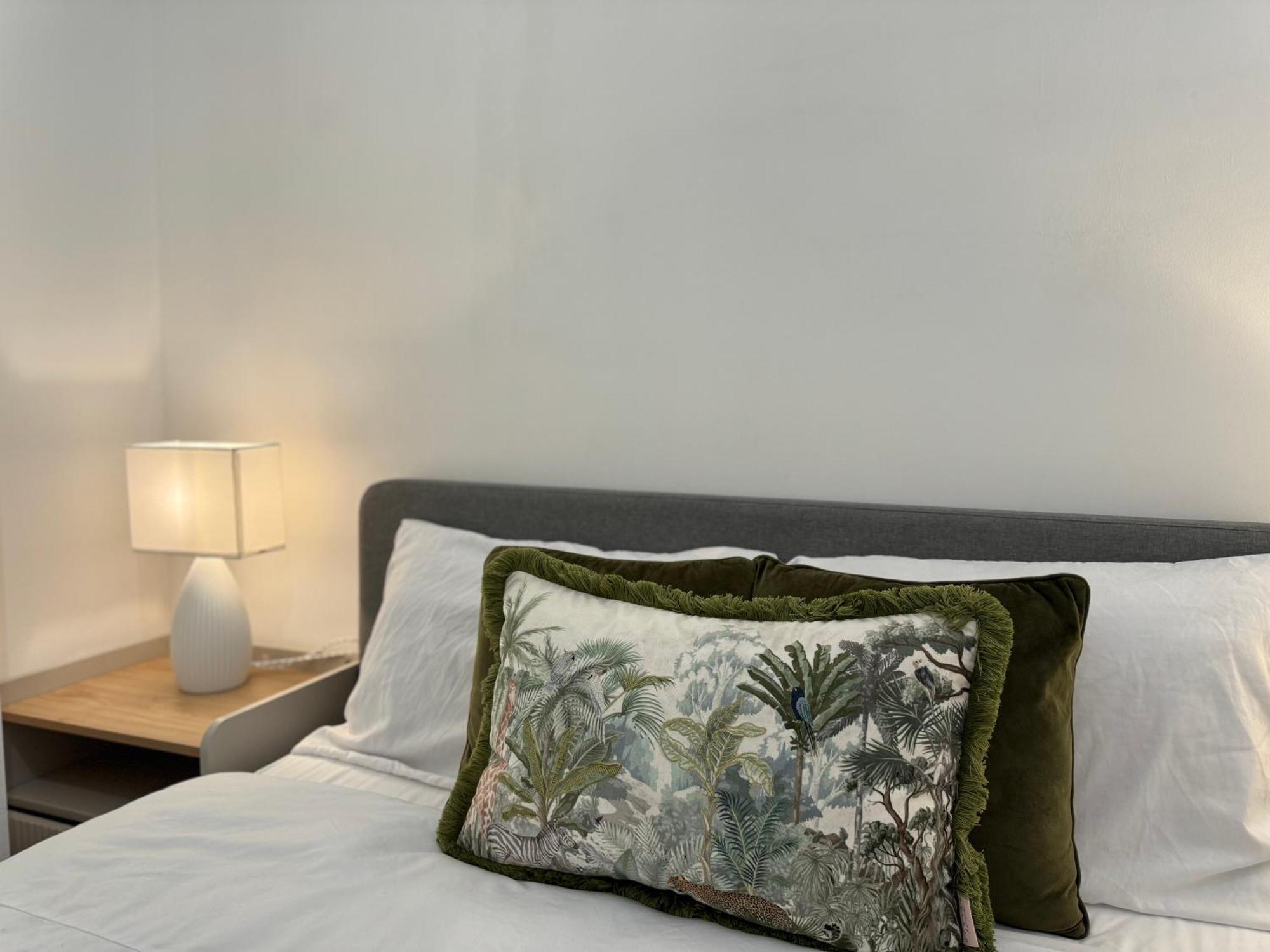 Holiday Home 2Br L 2Ba With Patio-Sleep 6 Londra Exterior foto
